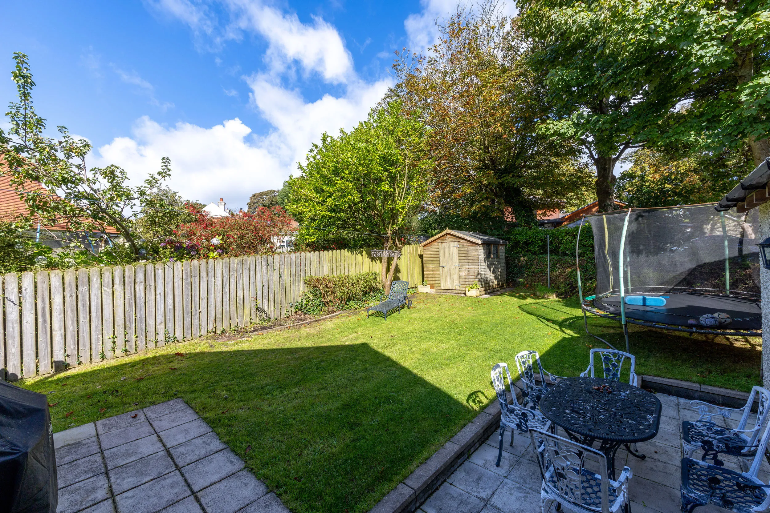 15 Summerhill Road, Onchan. - Photo 4 of 32