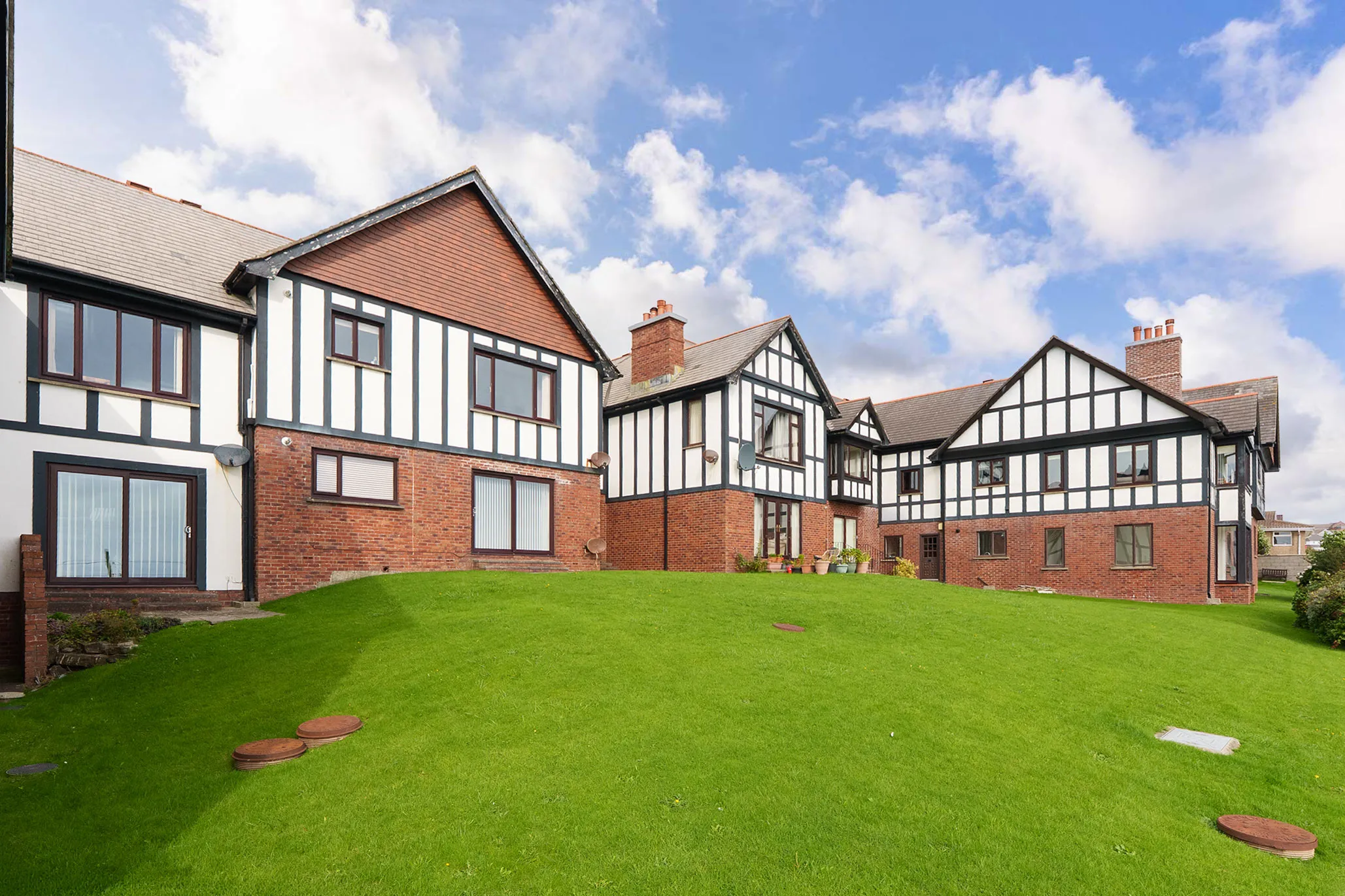 2 Douglas Bay Apartments, King Edward Close, Onchan, Douglas. - Photo 1 of 24