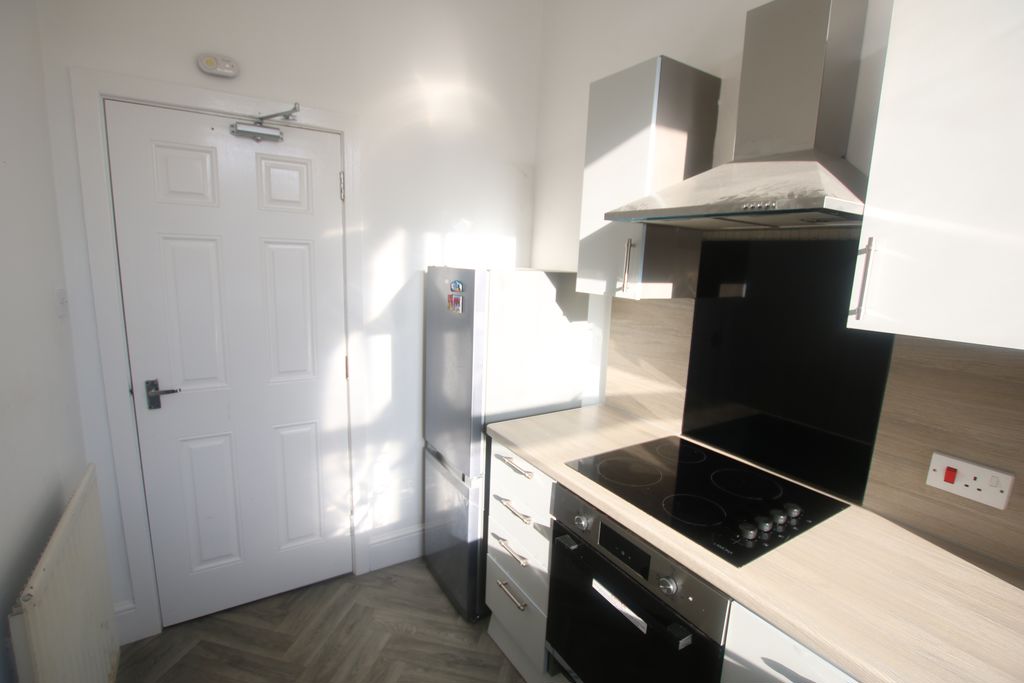 Fairfield Avenue, Ramsey IM8 2LS. - Photo 5 of 17