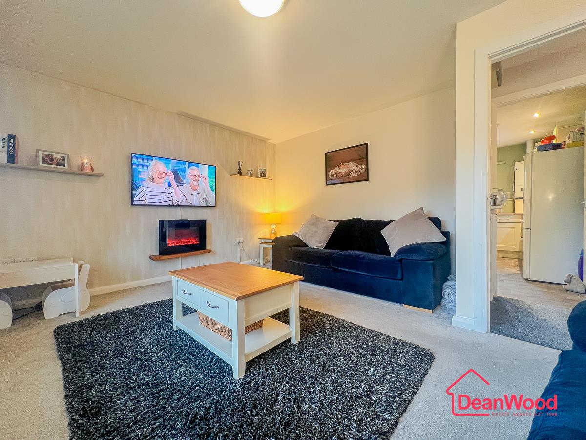 8 Sycamore Grove, Douglas, Isle of Man. - Photo 5 of 19