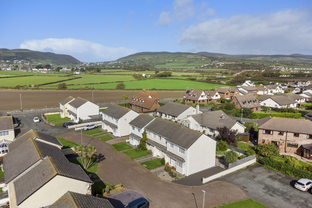 20 Creggan Lea, Port St Mary IM9 5BD. - Photo 2 of 19
