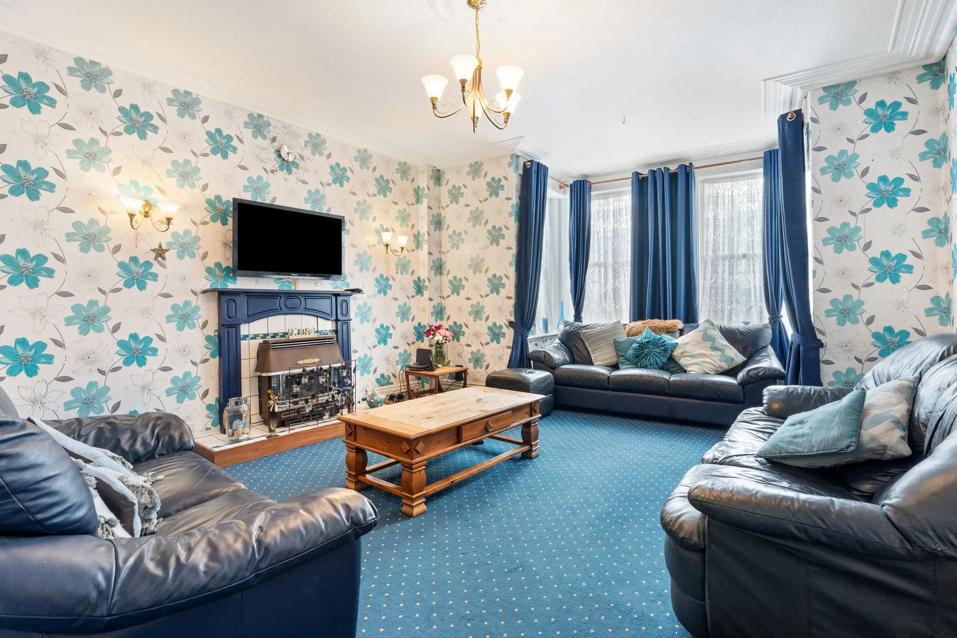 3 bed terraced house to rent in Royal Avenue, Onchan, IM3. - Photo 2 of 12