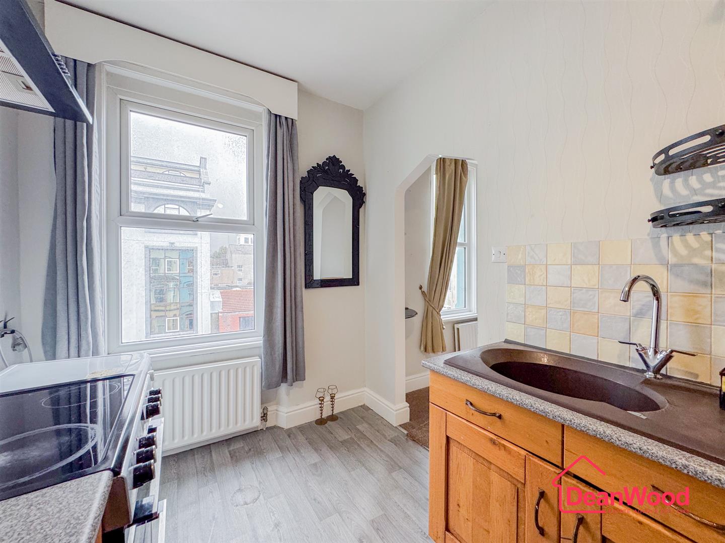 Flat 4, 35 Peel Road, Douglas, Isle Of Man. - Photo 4 of 11