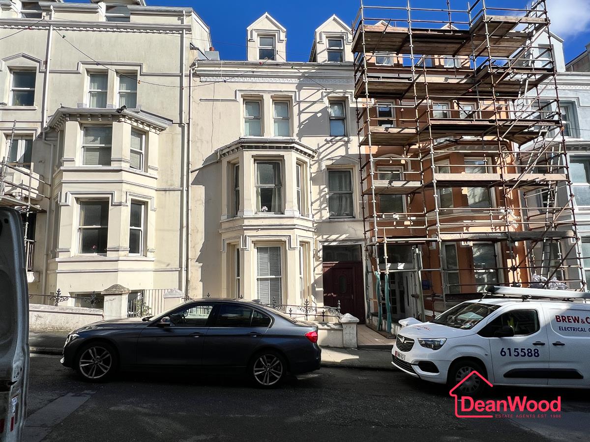 5 Oakwood Apartments, 8 Mona Drive, Douglas, Isle of Man. - Photo 1 of 26