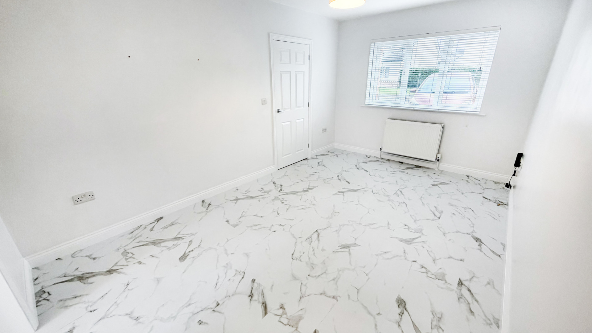 17 Royal Park, Ramsey, IM8 3UF. - Photo 4 of 16