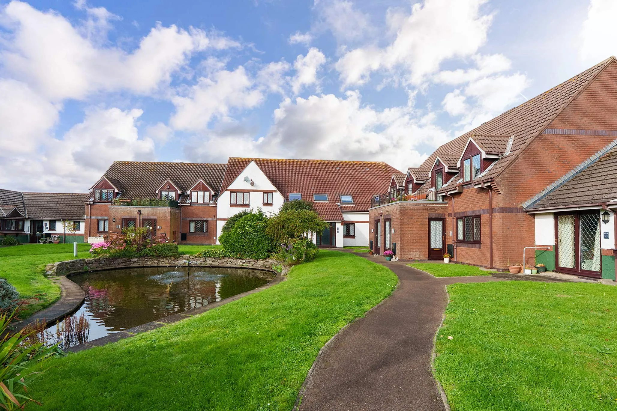 17 Godred Court, Kings Reach, Ramsey. - Photo 2 of 16