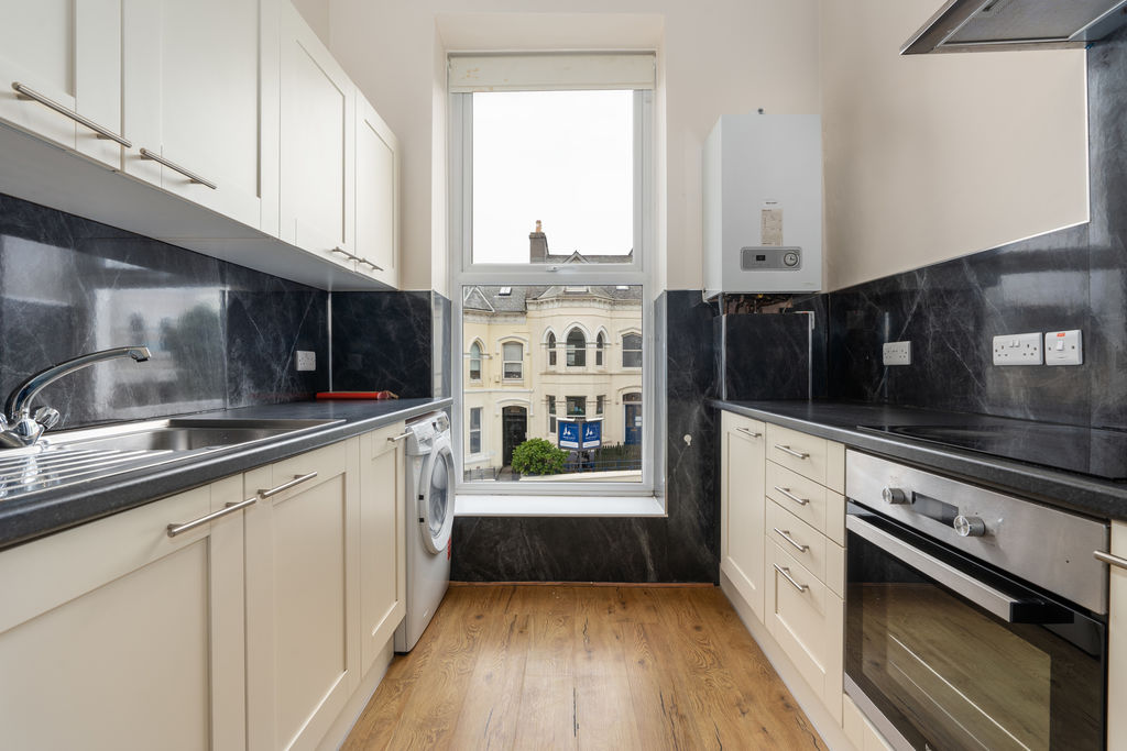 Flat 2, 11 Windsor Road, Douglas IM1 3LD. - Photo 4 of 14