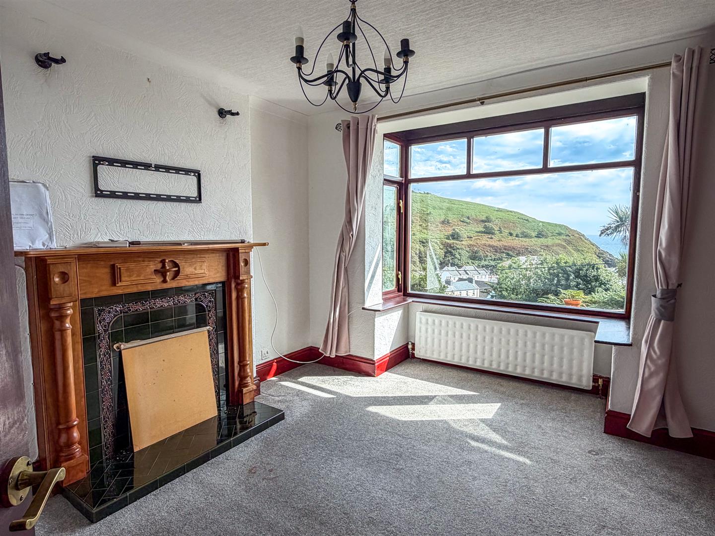 Narrowgate House, Old Laxey Hill Laxey. - Photo 3 of 22