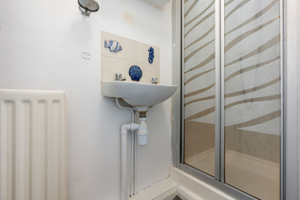 Flat 3, 24 Castle Street, Douglas IM1 2EZ. - Photo 2 of 13