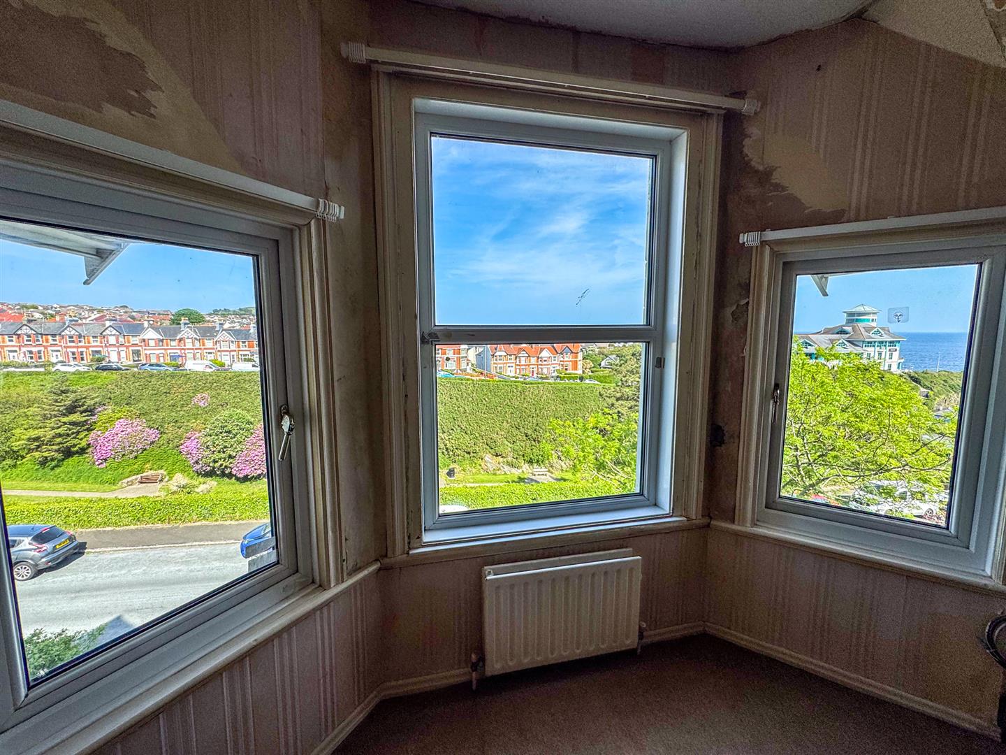 Flat 3, 29 Royal Avenue West Onchan. - Photo 2 of 14