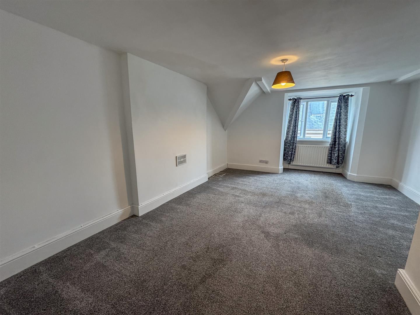 Flat 5, 20 Michael Street Peel. - Photo 3 of 10