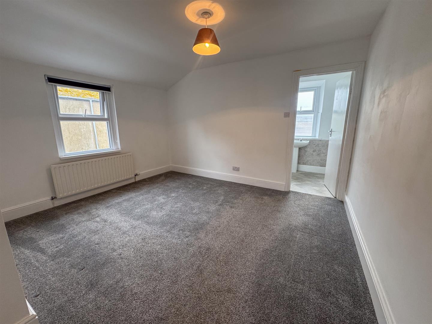 Flat 5, 20 Michael Street Peel. - Photo 4 of 10