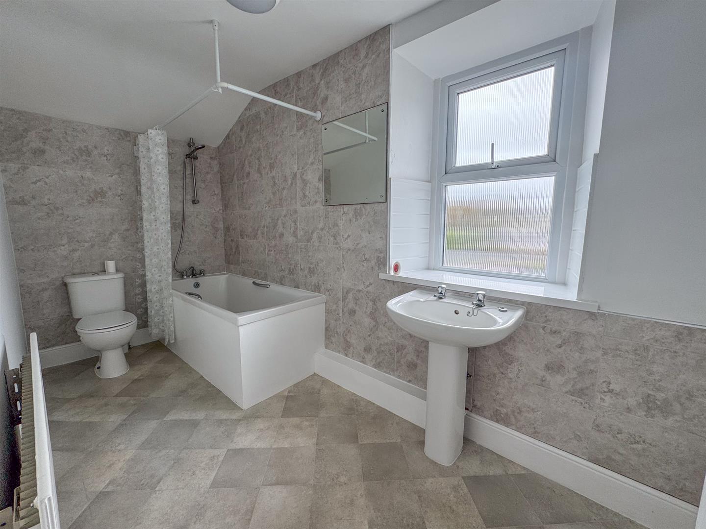 Flat 5, 20 Michael Street Peel. - Photo 5 of 10