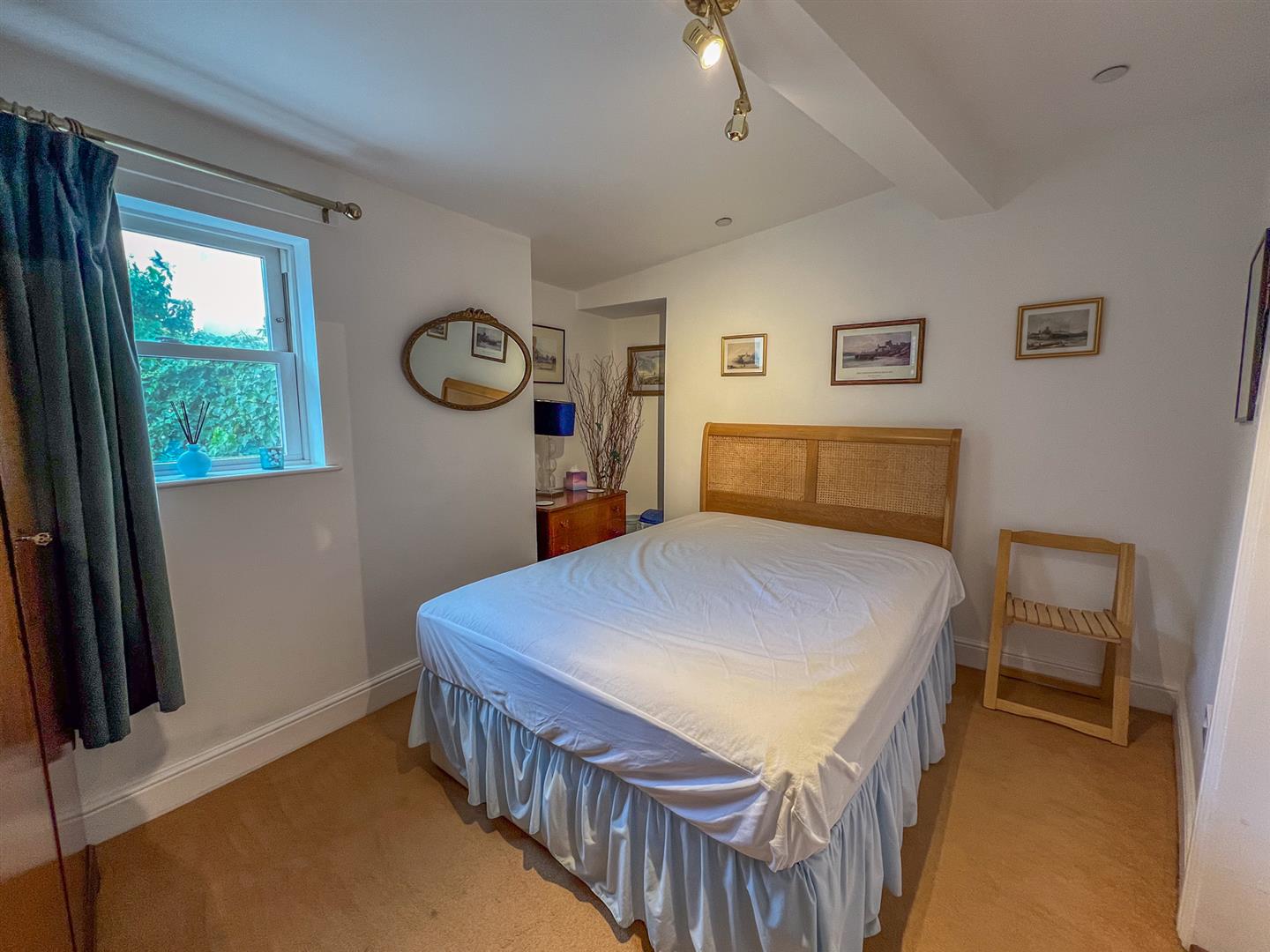 Apartment 1, Imperial House, 5 Shore Road Peel. - Photo 5 of 13