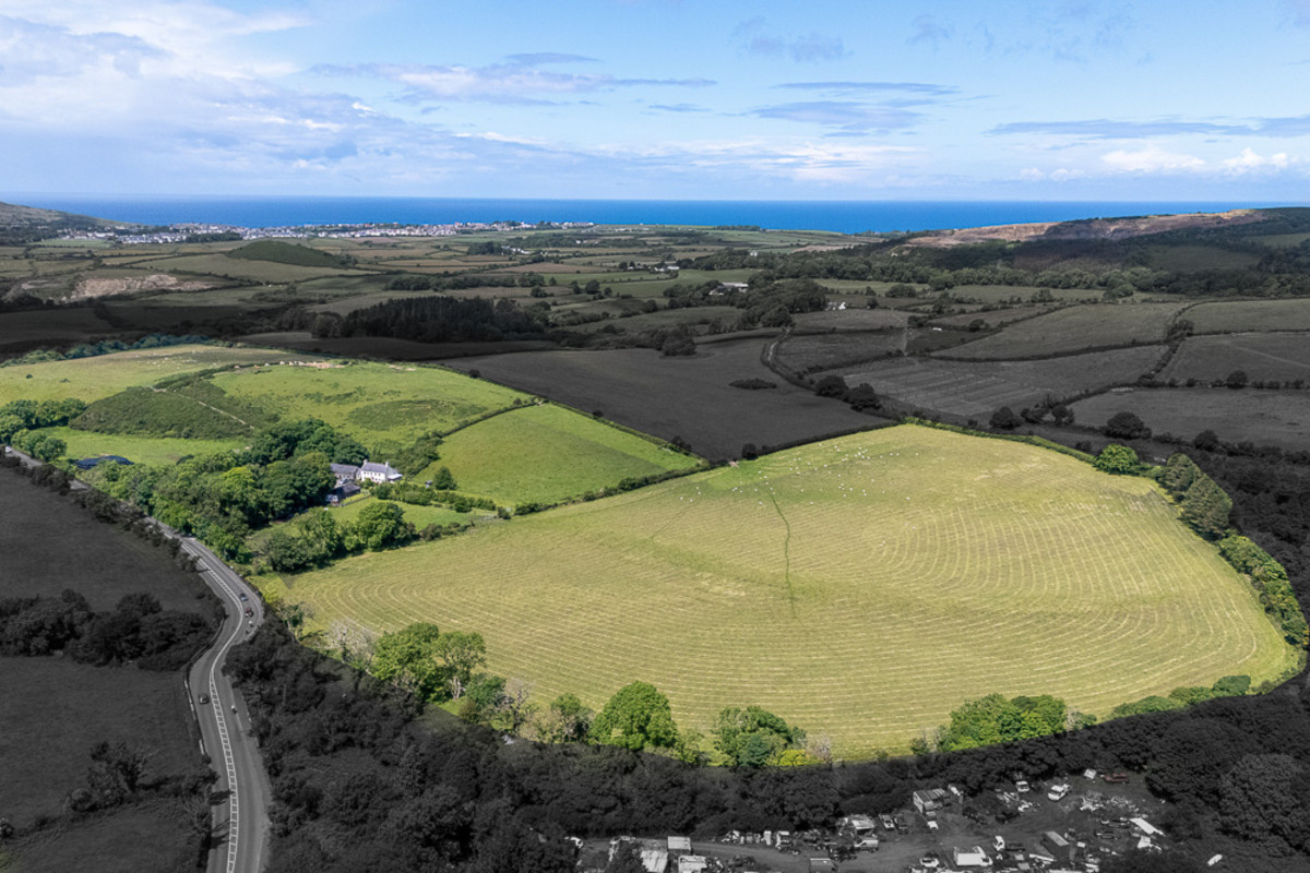 Peel Road, Isle Of Man, IM4 3, St Johns. - Photo 4 of 40