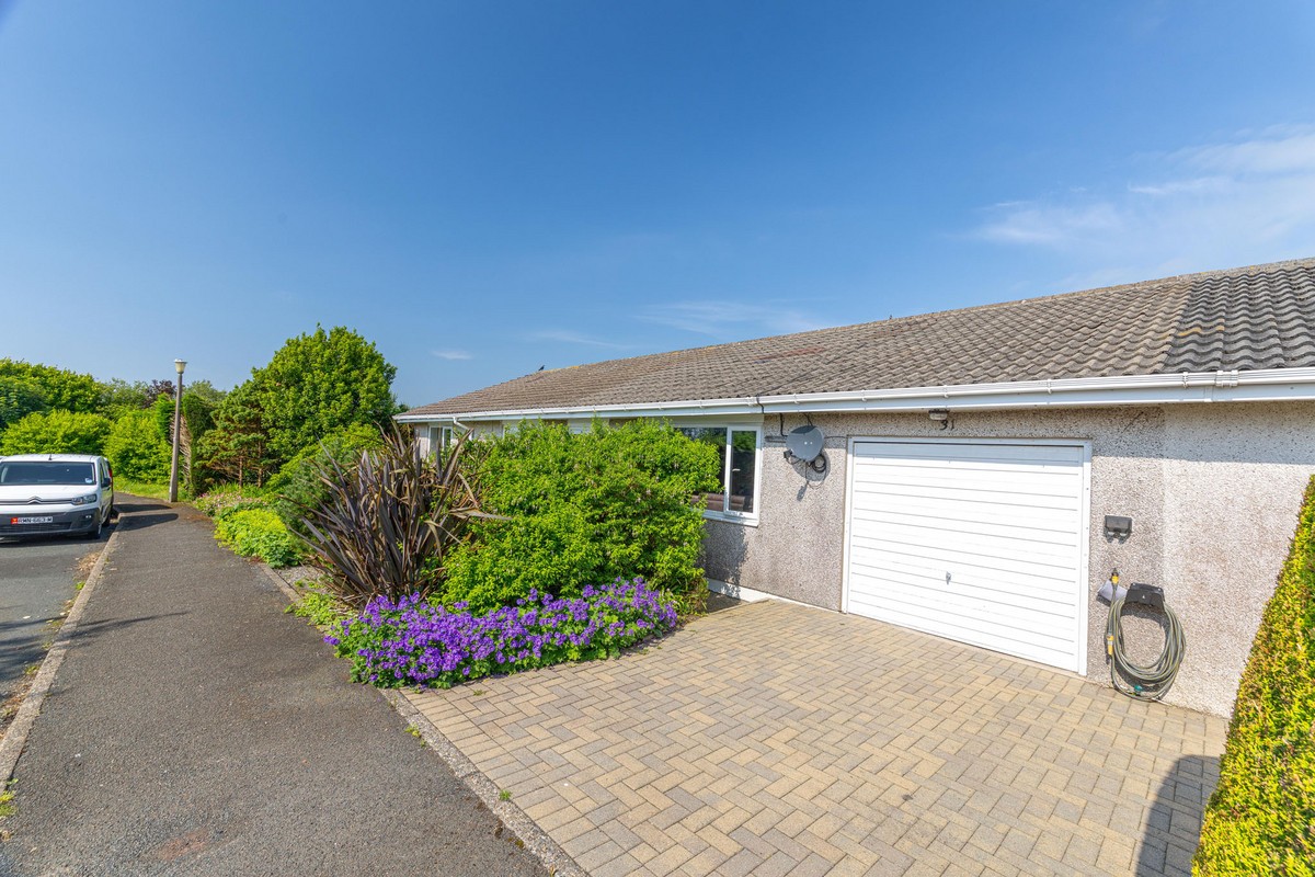 Highfield Crescent, Isle Of Man, IM3 3, Onchan. - Photo 5 of 33
