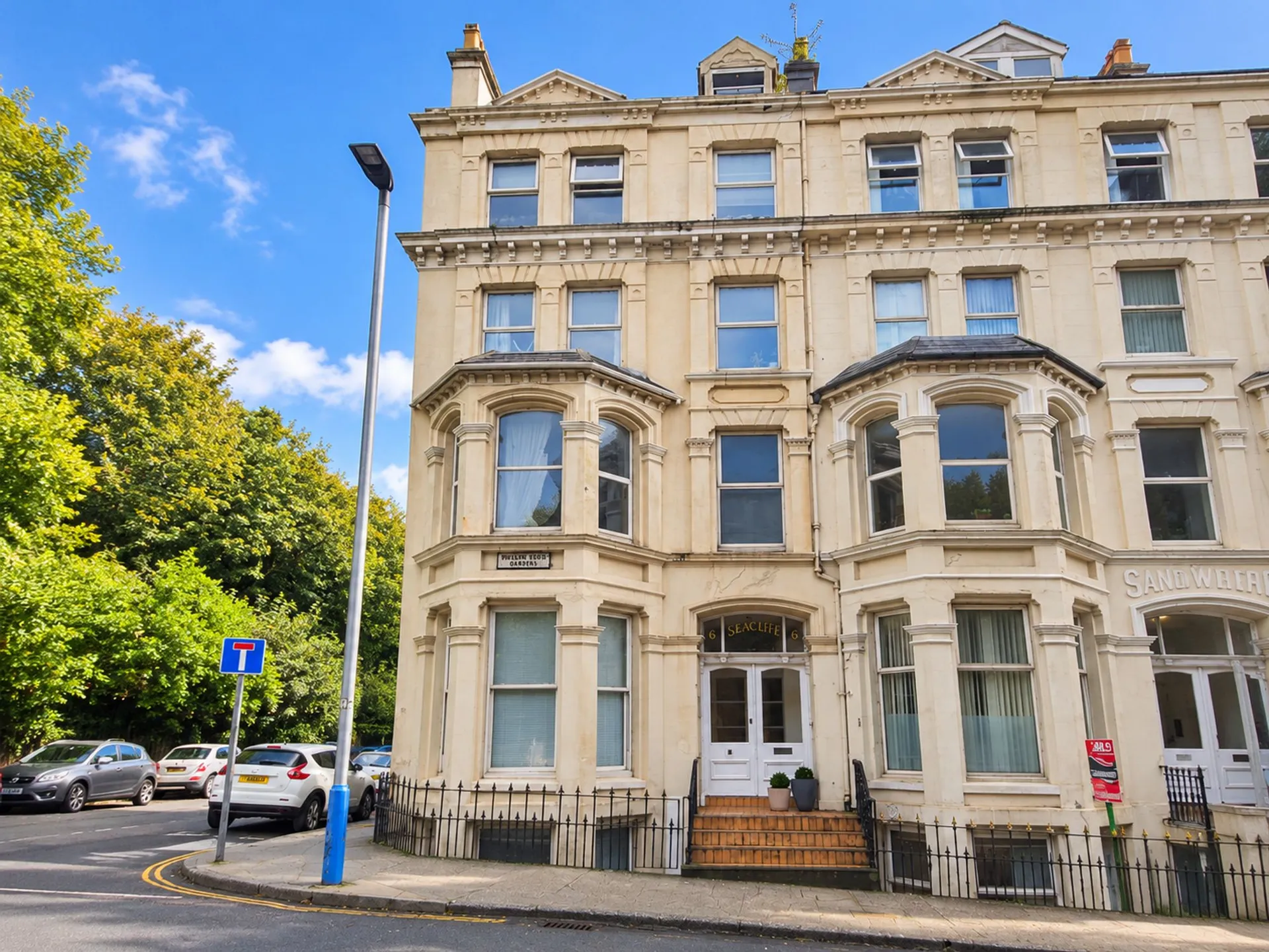 2 bed apartment to rent in 4 Seacliff Apts, 6 Church Road Marina, IM1.