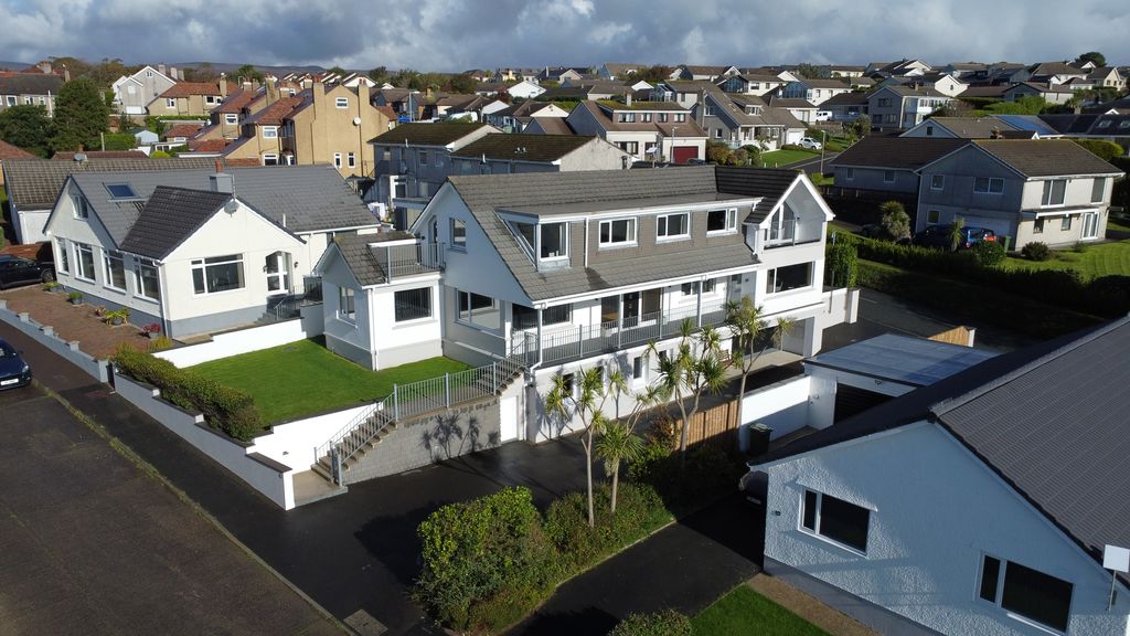 36 King Edward Park, Onchan IM3 2AB. - Photo 1 of 34