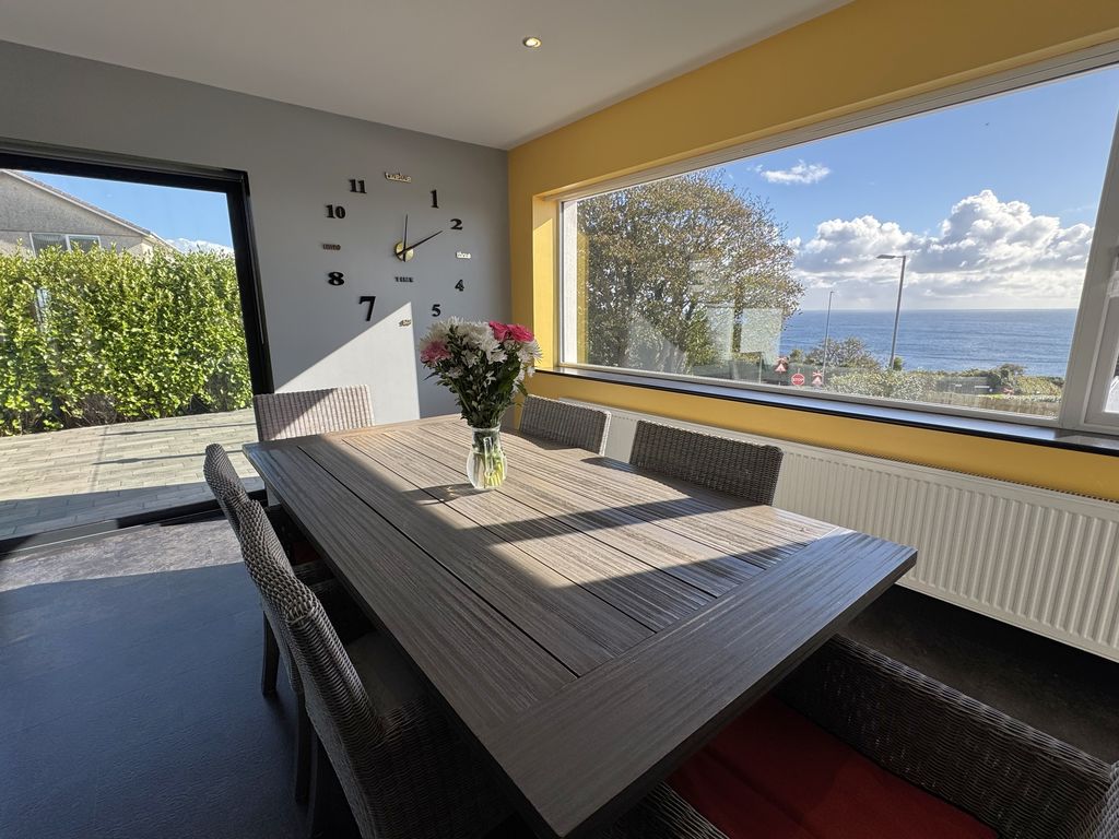 36 King Edward Park, Onchan IM3 2AB. - Photo 4 of 34