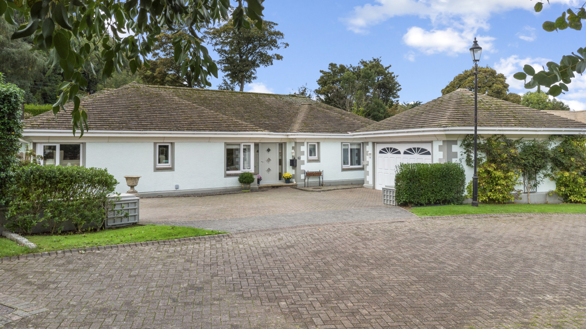 18 Queens Valley, Ramsey, IM8 1NG. - Photo 1 of 32