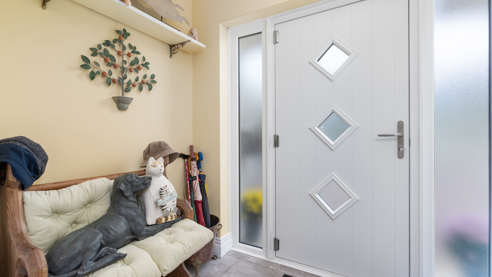 18 Queens Valley, Ramsey, IM8 1NG. - Photo 2 of 32