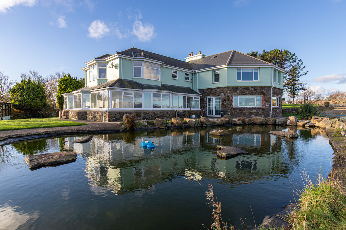 Richmond Hill, Douglas, Isle Of Man, IM4 1. - Photo 1 of 34