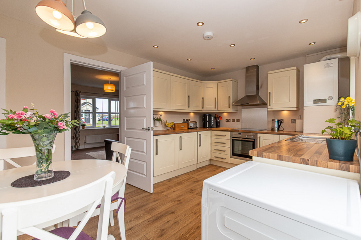 McLeods Field, Isle Of Man, IM5 1, Peel. - Photo 5 of 33