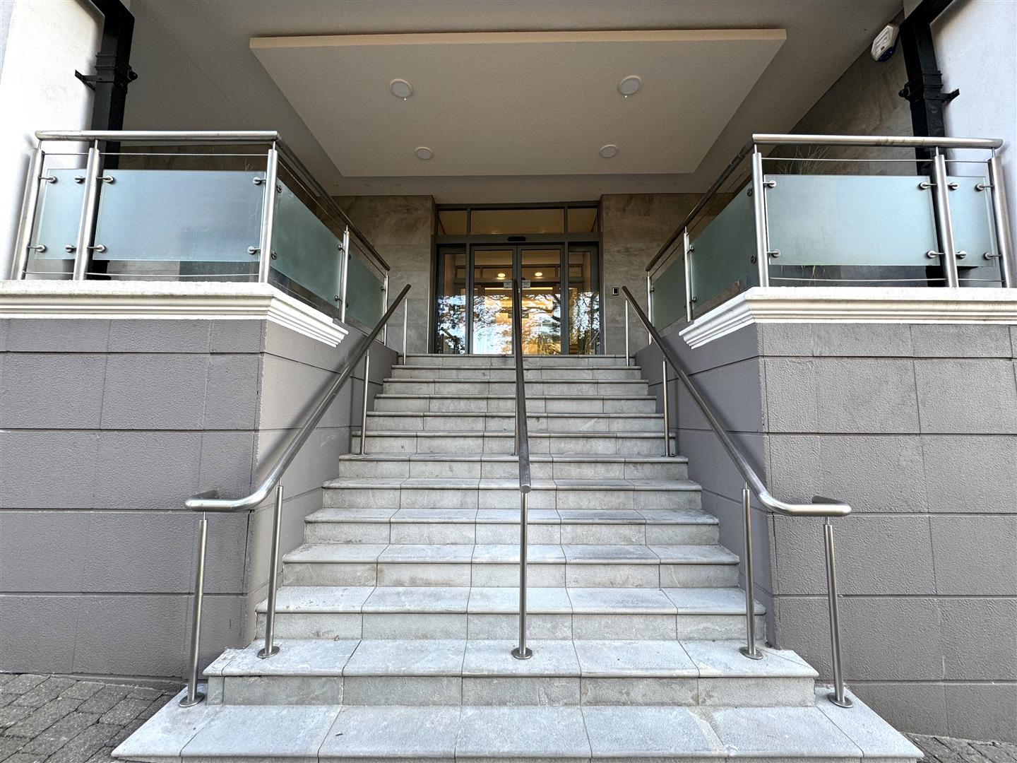 Part Ground Floor, St Georges Court, Myrtle Street Douglas. - Photo 2 of 9