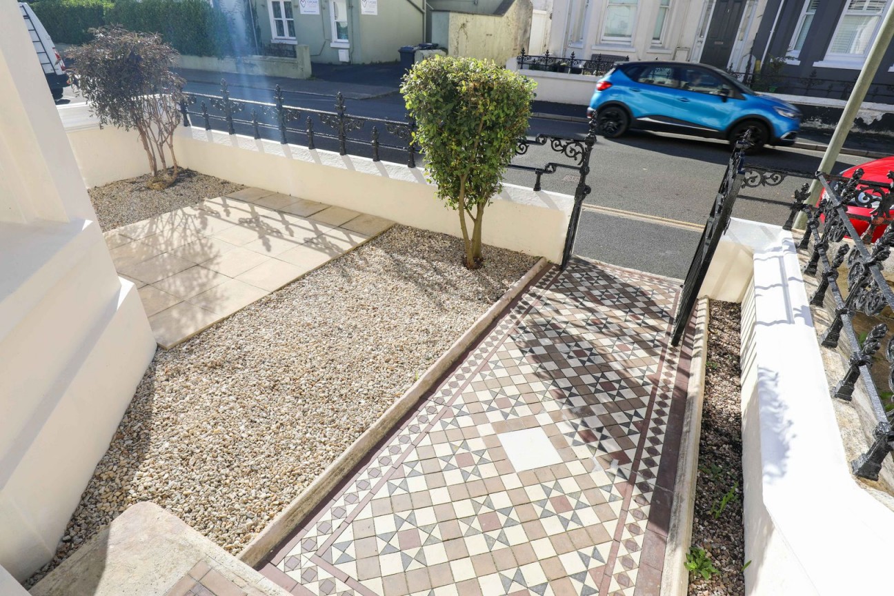2, Selborne Road, Douglas, IM1 4BU. - Photo 2 of 26