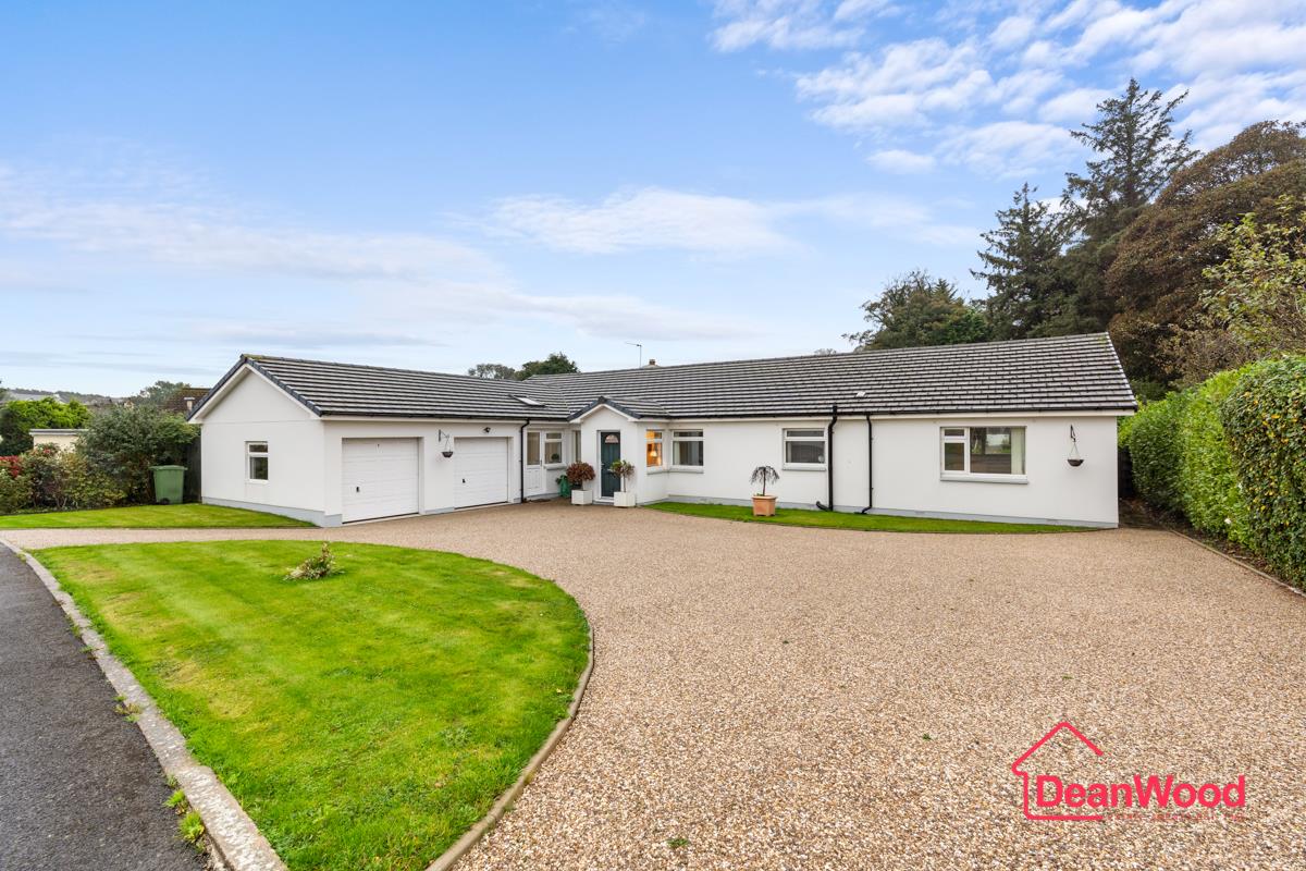 94, Pine Grove, Ballasalla. - Photo 1 of 38