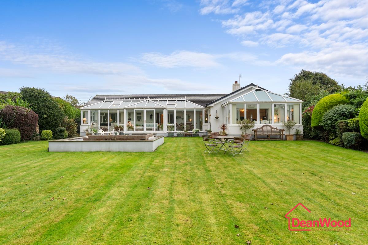 94, Pine Grove, Ballasalla. - Photo 2 of 38