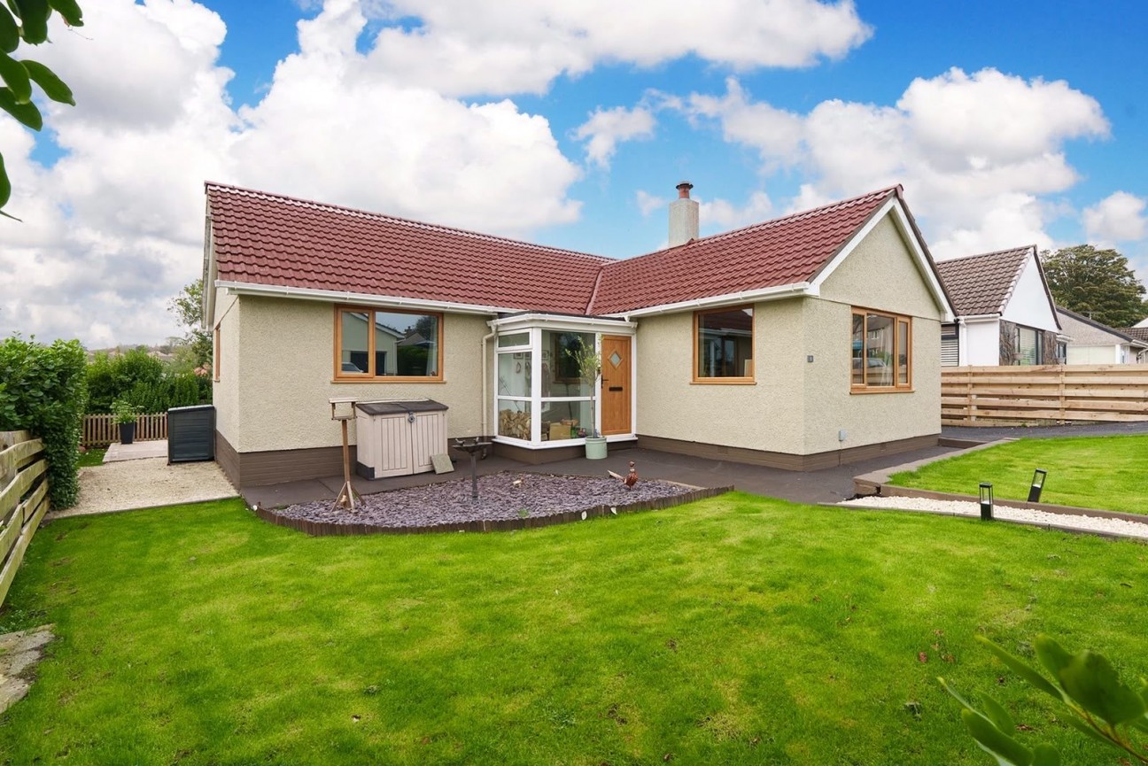 1, Furman Close, Onchan, IM3 1BT. - Photo 1 of 19