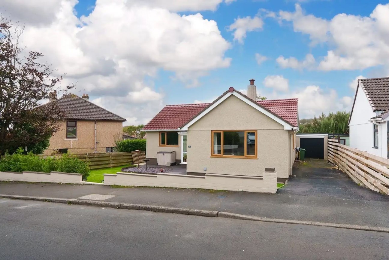 1, Furman Close, Onchan, IM3 1BT. - Photo 2 of 19