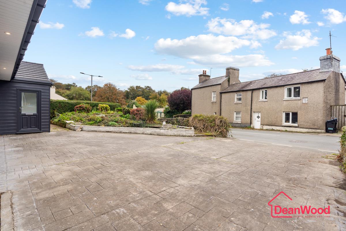 Skyrwyllin, Main Road, Union Mills. - Photo 4 of 27