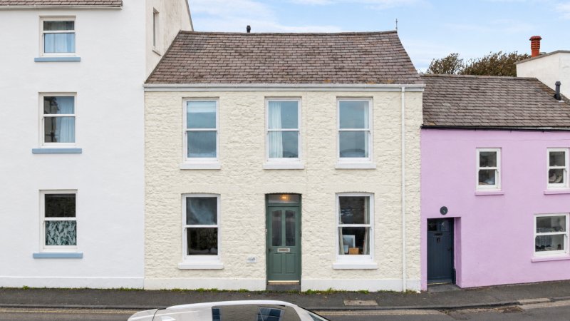 Gee's Cottage, 2 Douglas Street, Castletown, IM9 1AY.