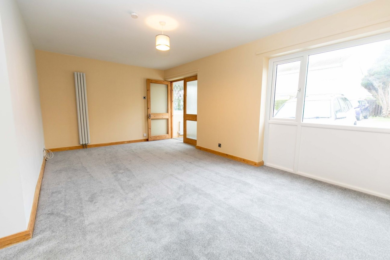 12, Bemahague Avenue, Onchan, IM3 4AS. - Photo 2 of 23