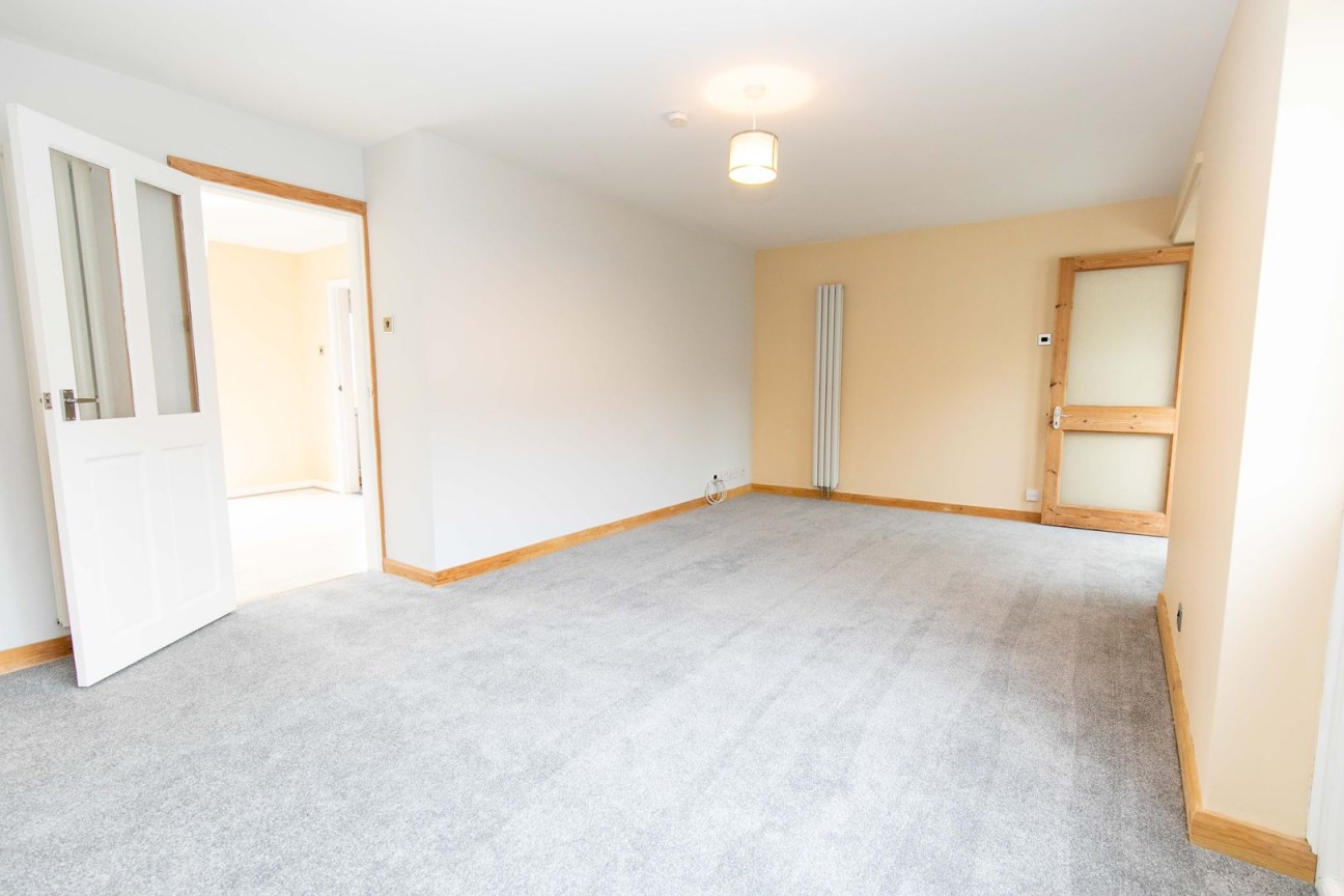 12, Bemahague Avenue, Onchan, IM3 4AS. - Photo 3 of 23