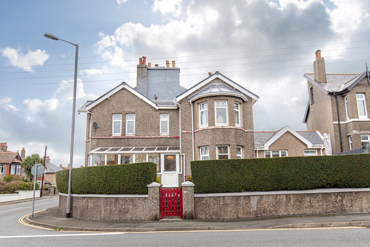 Tynwald Road, Isle Of Man, IM5 1, Peel. - Photo 1 of 31