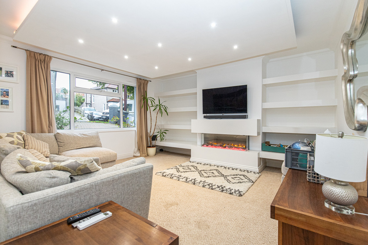 High View Road, Isle Of Man, IM2 5, Douglas. - Photo 2 of 26