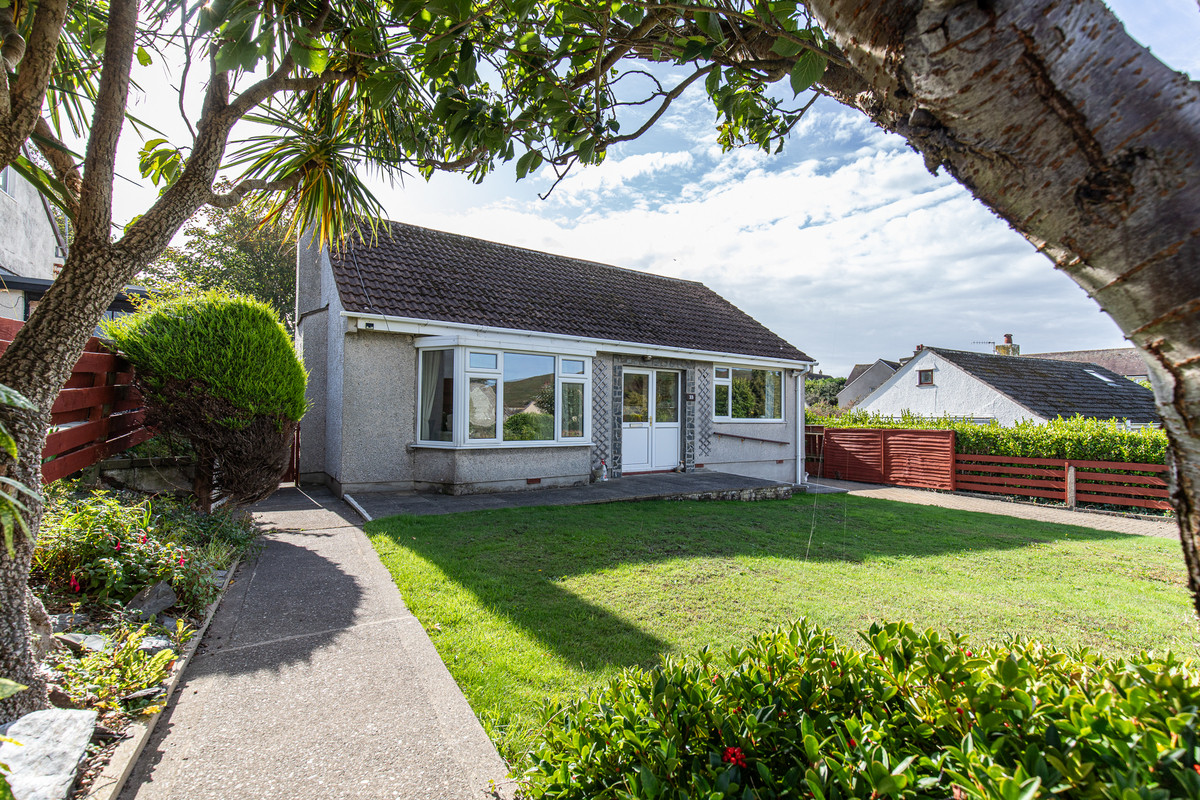 QUEENS Drive, Isle Of Man, IM5 1, Peel. - Photo 3 of 32