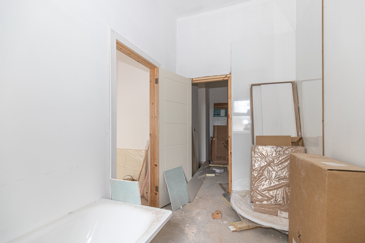 Victoria Road, Isle Of Man, IM2 4, Douglas. - Photo 5 of 9