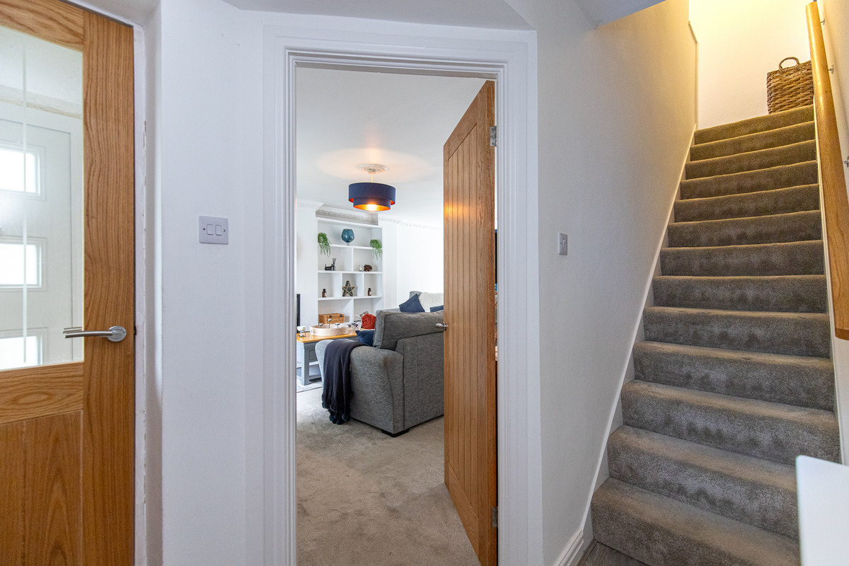 Pine Hill, Isle Of Man, IM2 5, Braddan. - Photo 2 of 36