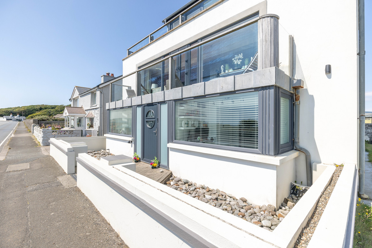 Shore Road, Isle Of Man, IM9 5, Port St Mary. - Photo 2 of 44
