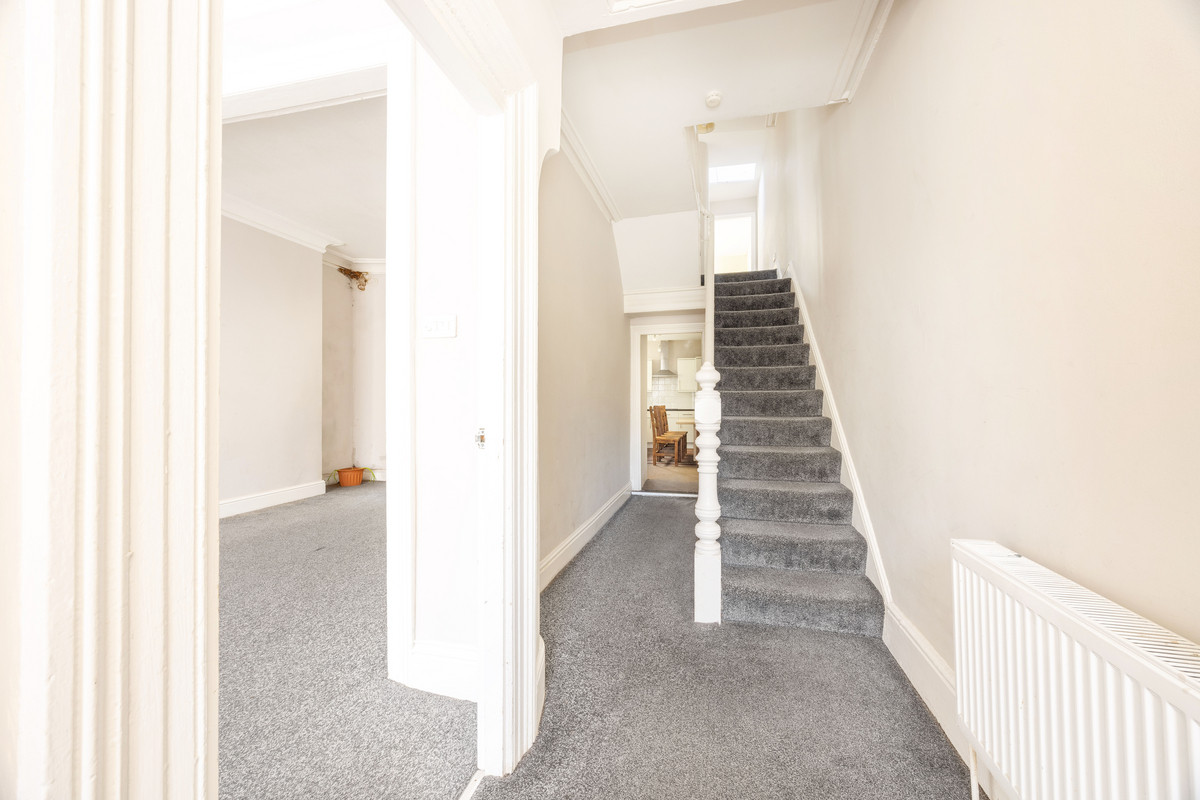 Castlemona Avenue, Isle Of Man, IM2 4, Douglas. - Photo 2 of 26