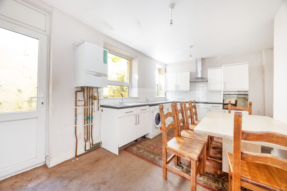 Castlemona Avenue, Isle Of Man, IM2 4, Douglas. - Photo 5 of 26