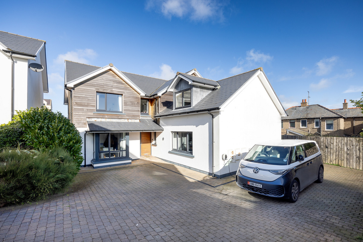 Briarville Gardens, Isle Of Man, IM8 2, Ramsey. - Photo 1 of 37