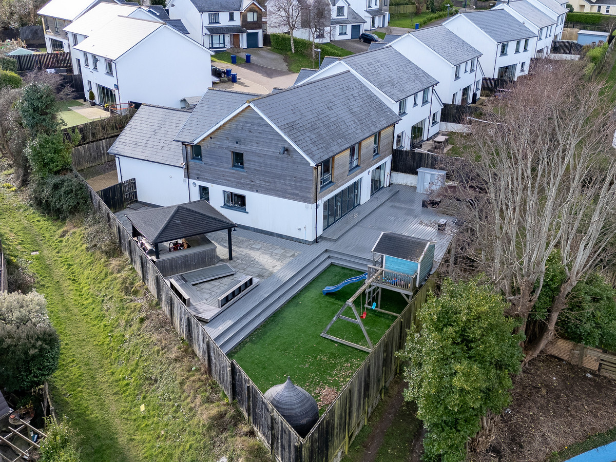 Briarville Gardens, Isle Of Man, IM8 2, Ramsey. - Photo 2 of 37
