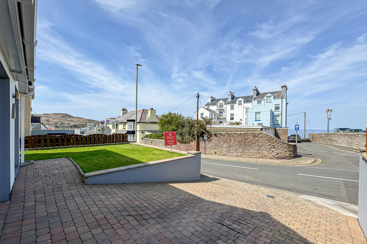 Peveril Road, Isle Of Man, IM5 1, Peel. - Photo 2 of 38