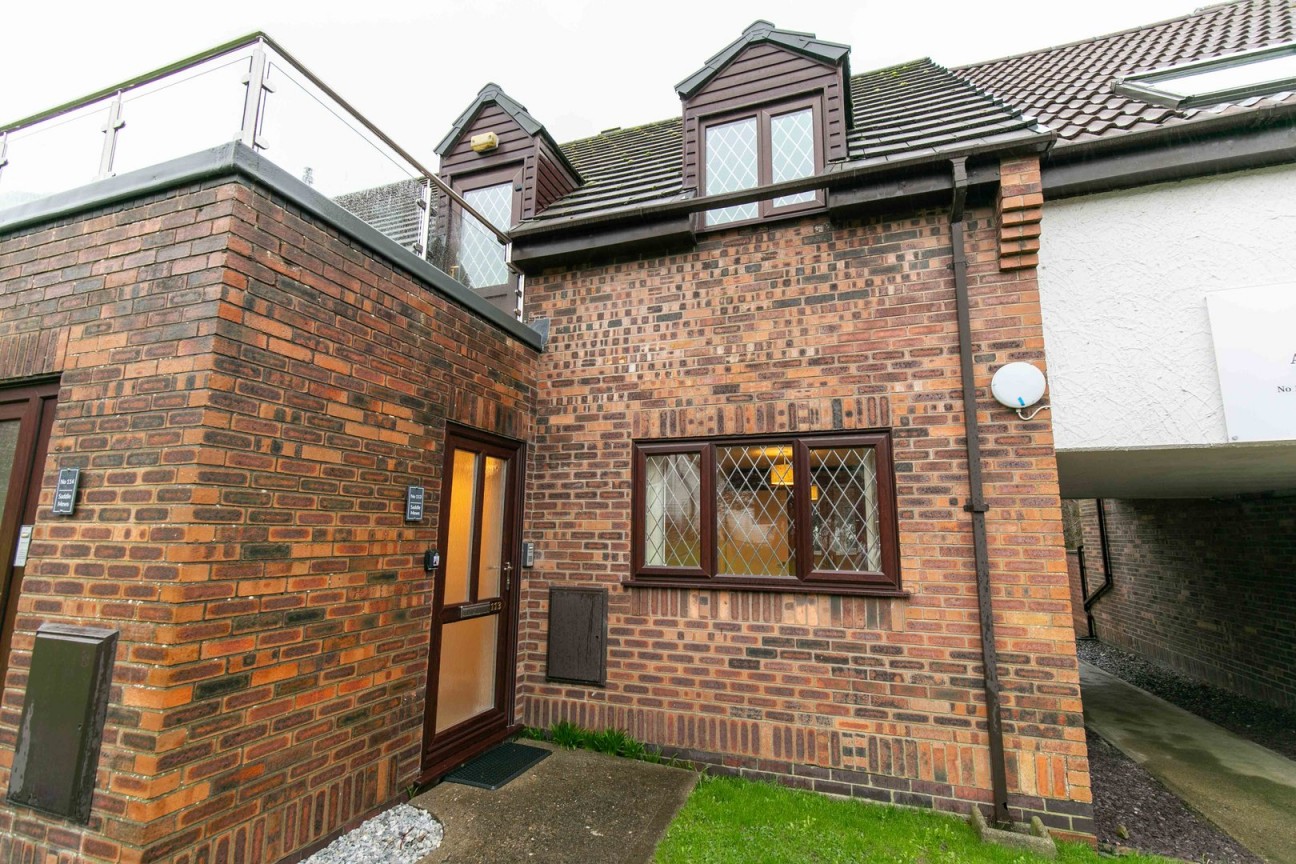 113, Saddle Mews, Isle of Man, IM2 1HU, Douglas. - Photo 1 of 12