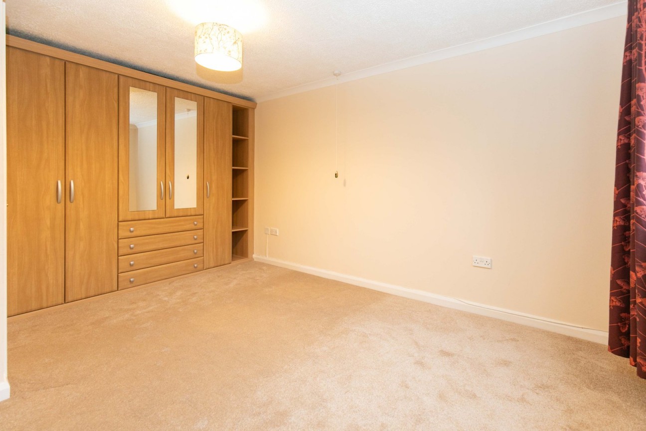 113, Saddle Mews, Isle of Man, IM2 1HU, Douglas. - Photo 2 of 12